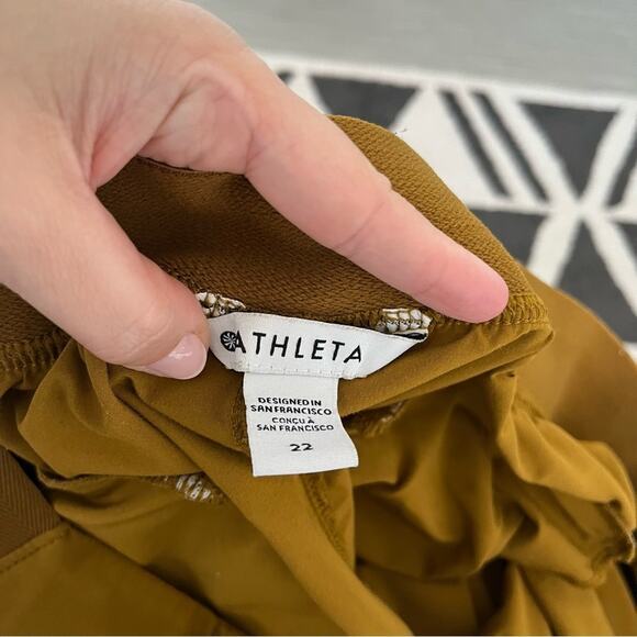 Athleta Vienna Cargo Pant in Brass Yellow Size 22 - Picture 3 of 4